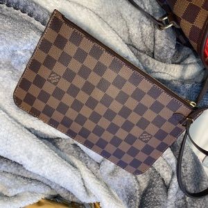 Louis Vuitton neverfull wristlet
